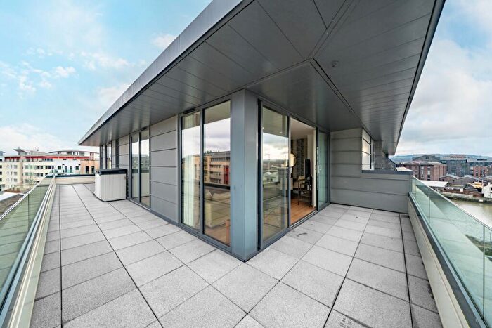 3 Bedroom Flat For Sale In New Retort House, Lime Kiln Road, Bristol, Gloucestershire, BS1