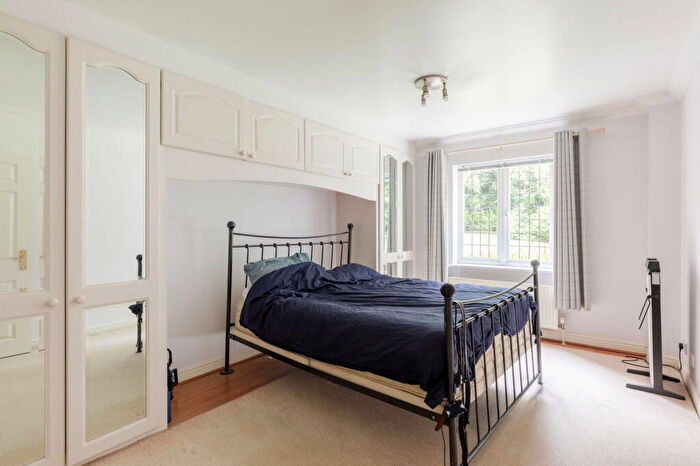 2 Bedroom Flat To Rent In Graemesdyke Road, Berkhamsted, Hertfordshire, HP4