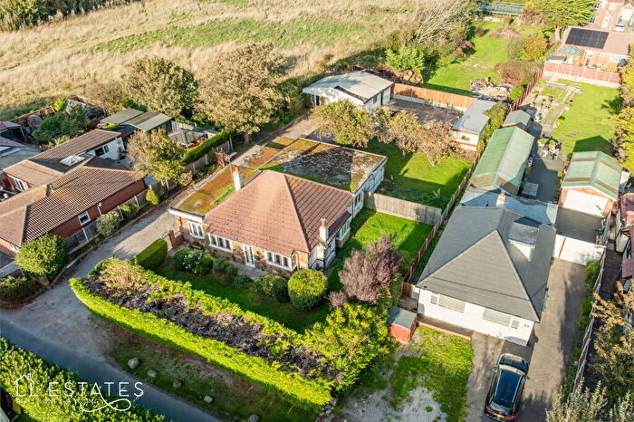 4 Bedroom Detached Bungalow For Sale In Morfa Avenue, Kinmel Bay, LL18