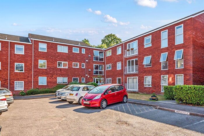 2 Bedroom Flat For Sale In Roundhedge Way, Enfield, EN2