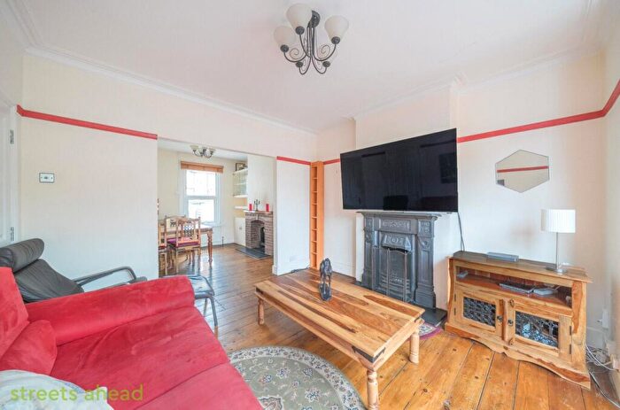 3 Bedroom Semi Detached House To Rent In Nicholson Road, Croydon, CR0