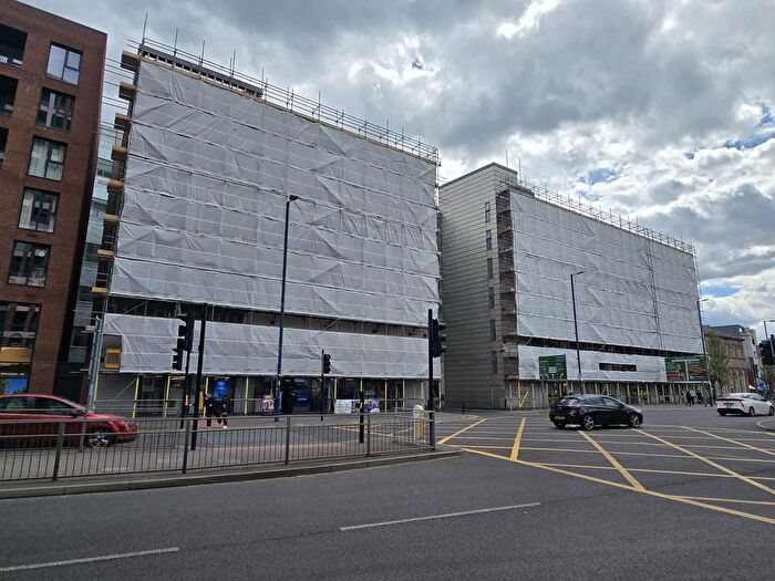 2 Bedroom Flat For Sale In Apartment, Oldham Road, Manchester, Lancashire, M4