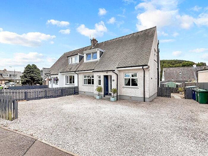 3 Bedroom Semi-Detached House For Sale In Lorn Road, Dunbeg, Argyll, PA37