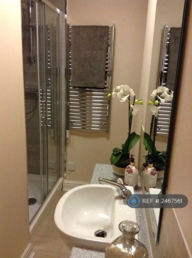 3 Bedroom Flat To Rent In De La Pole Avenue, Hull, HU3