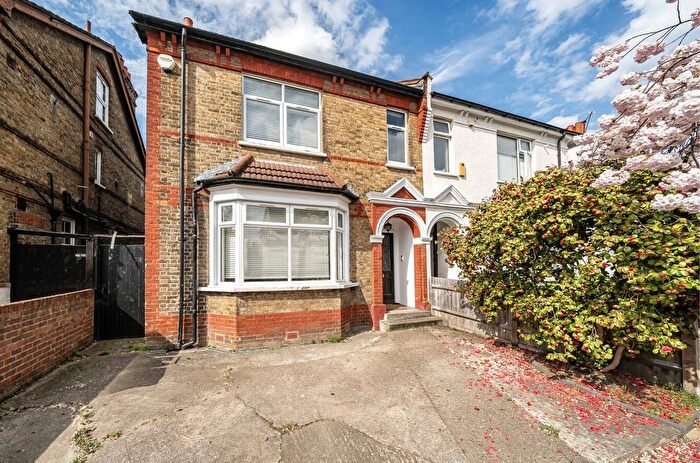 4 Bedroom Semi Detached House For Sale In Vincent Road, Croydon, CR0