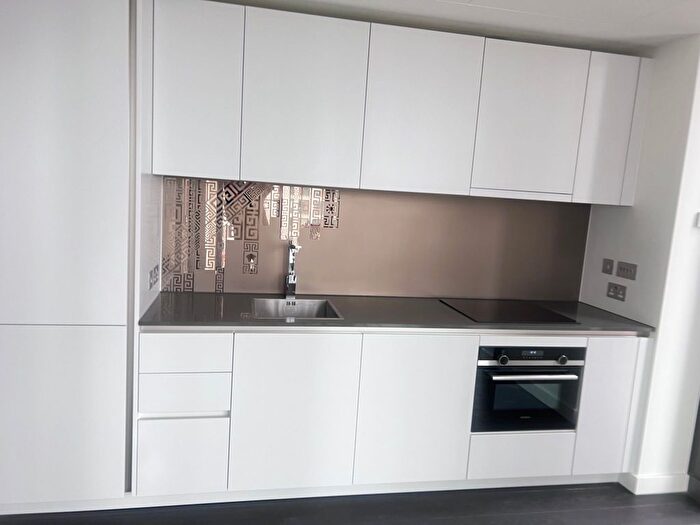 1 Bedroom Flat To Rent In Bondway, London, SW8