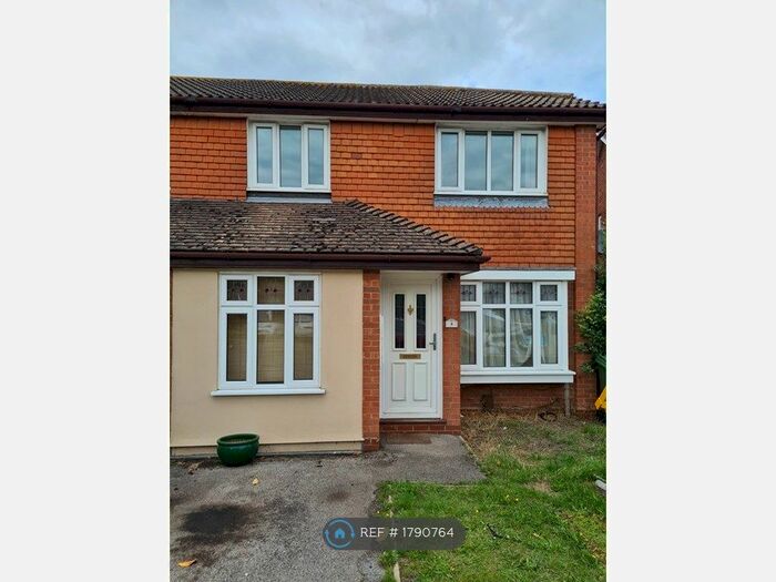 4 Bedroom Semi-Detached House To Rent In Viner Close, Walton-On-Thames, KT12