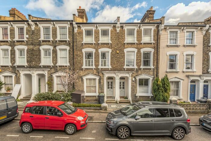 3 Bedroom Flat To Rent In Quentin Road London, SE13