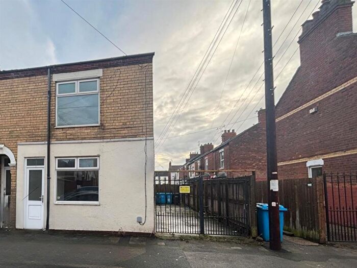 2 Bedroom End Terrace House To Rent In Middleburg Street, Hull, HU9