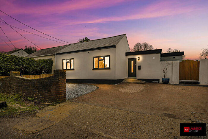 3 Bedroom Semi-Detached Bungalow For Sale In Disraeli Road, Rayleigh, SS6