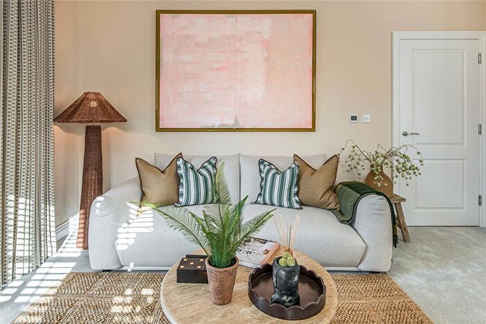 3 Bedroom Flat For Sale In Poplar House, One Waterside, Bath, BA2