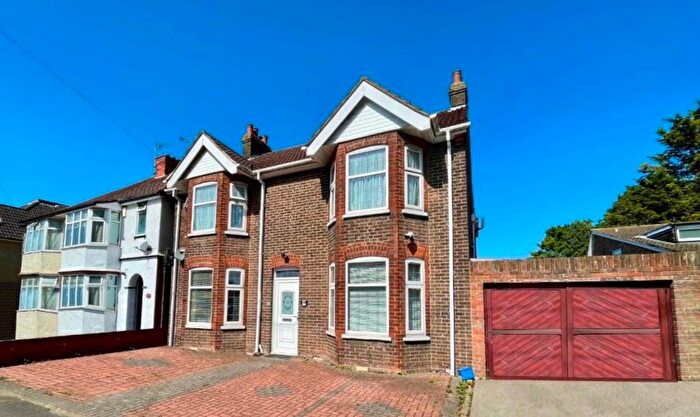 6 Bedroom Detached House For Sale In Blundell Road, Luton, LU3