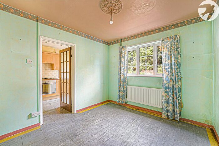 3 Bedroom Terraced House For Sale In Bevis Close, Dartford, Kent, DA2