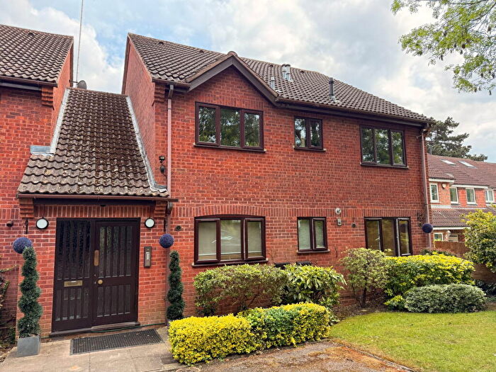 1 Bedroom Flat For Sale In The Avenue, Northwood, HA6