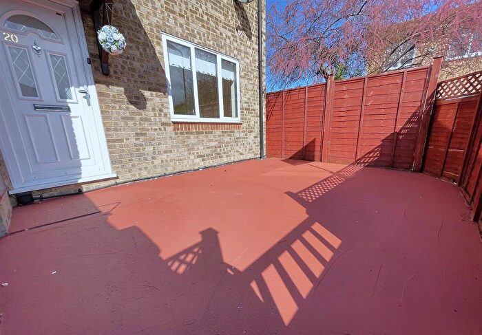 2 Bedroom End Of Terrace House To Rent In Hogarth Crescent, Colliers Wood, SW19