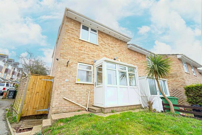 2 Bedroom End Of Terrace House To Rent In Hawthorn Road, Hastings, TN35