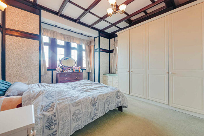 5 Bedroom Detached House For Sale In Crowstone Road, Westcliff-on-sea, SS0