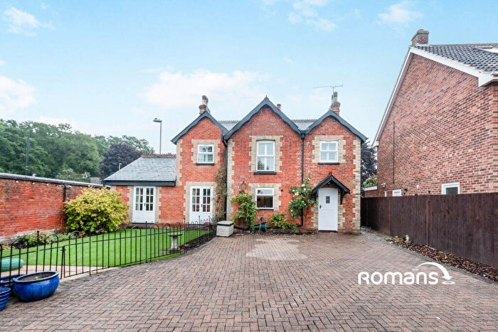 3 Bedroom Detached House To Rent In Aldershot Road, Church Crookham, Fleet, GU52
