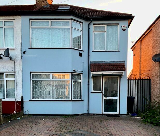 3 Bedroom End Of Terrace House To Rent In Ivanhoe Road, Hounslow, TW4