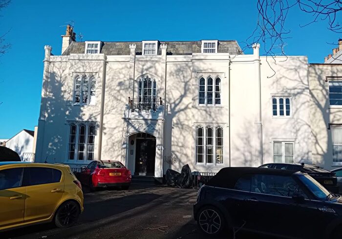 1 Bedroom Flat For Sale In Garden Flat East The Priory, Lansdown Road, Cheltenham, Gloucestershire, GL51