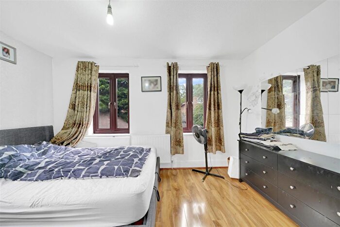 2 Bedroom End Of Terrace House For Sale In Stonechat Square, London, E6