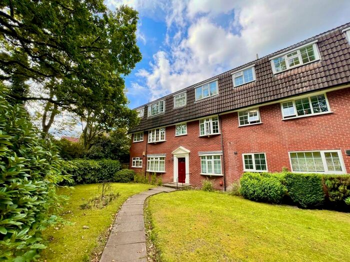 2 Bedroom Flat To Rent In Bramhall Lane, Davenport, Stockport, SK3