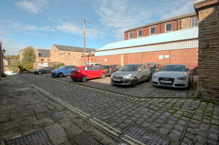 Garage / Parking To Rent In Double Parking Space, Bay Horse Yard, Skipton, BD23