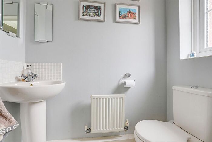3 Bedroom Town House For Sale In Bramble Close, South Normanton, Alfreton, DE55