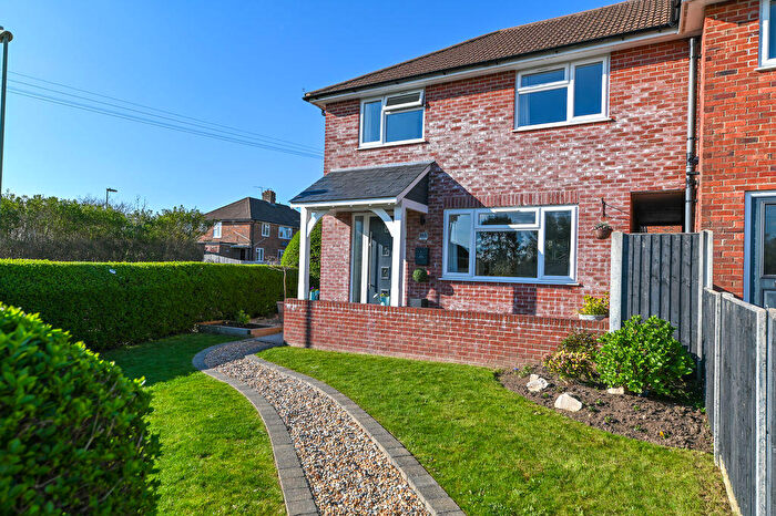 3 Bedroom End Of Terrace House For Sale In Merchistoun Road, Horndean, PO8