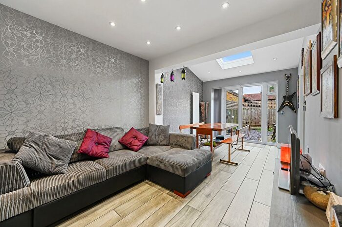 3 Bedroom End Of Terrace House To Rent In Hicks Avenue, Greenford, UB6