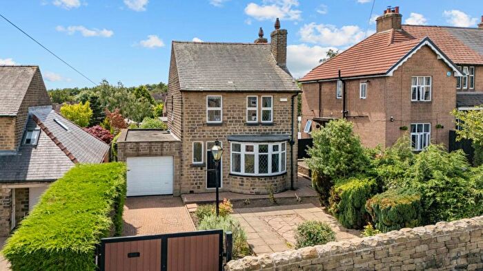 3 Bedroom Detached House For Sale In Yew Tree Road, HD3