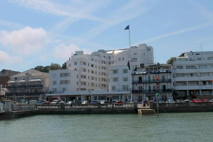 1 Bedroom Flat To Rent In Osborne Court, The Parade, Cowes, PO31