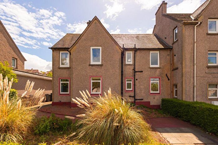 4 Bedroom Flat For Sale In Parkgrove Terrace, Edinburgh, EH4