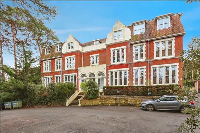 2 Bedroom Flat To Rent In Chinegate Manor, Knyveton Road, BH1