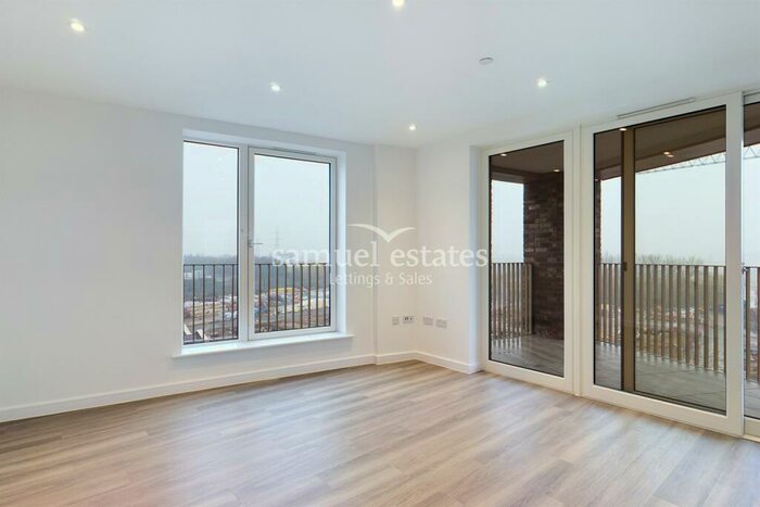 2 Bedroom Flat To Rent In Dearborn House, Fairmont Road, Rainham, RM13