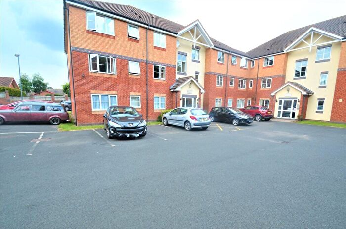 2 Bedroom Flat For Sale In Warwick Road, Sutton Coldfield, West Midlands, B73