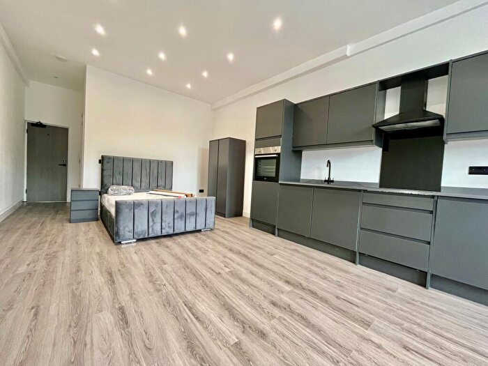 Flat To Rent In Kirkstall Road, Leeds, LS4