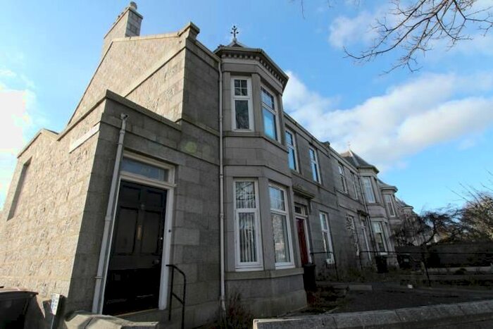 3 Bedroom Flat To Rent In Forest Avenue, Aberdeen, AB15