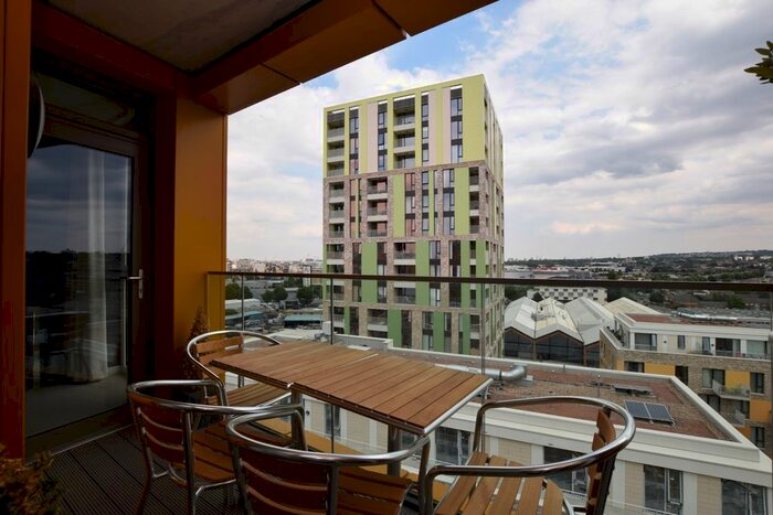 2 Bedroom Flat To Rent In Telegraph Avenue, London SE10