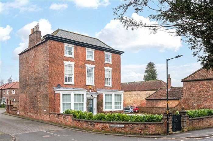 2 Bedroom Flat For Sale In Park Street, Ripon, North Yorkshire, HG4