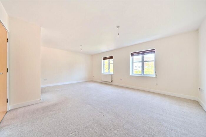 2 Bedroom Flat To Rent In Chartergate, Boltro Road, RH16
