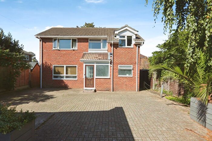 4 Bedroom Detached House For Sale In Manor Farm Close, Bishopstoke, Hampshire, SO50