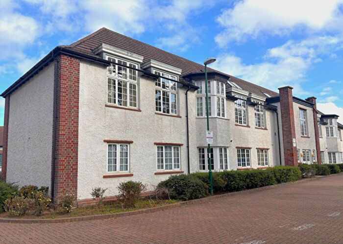 2 Bedroom Flat For Sale In Ascot Drive, Letchworth Garden City, SG6