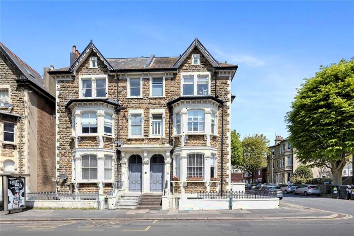 2 Bedroom Flat To Rent In Cromwell Road, Hove, BN3