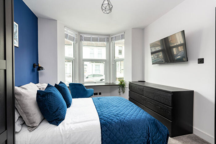 1 Bedroom Terraced House To Rent In Kitchener Road, Medway, Rochester, ME2