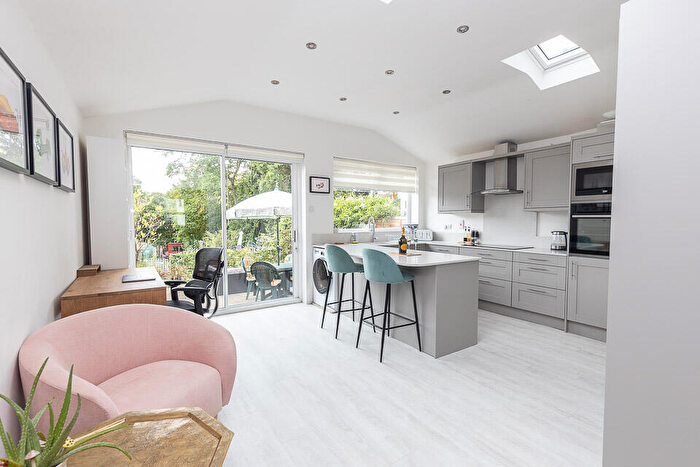 2 Bedroom Terraced House To Rent In Avenalls Parade Cheltenham, GL53