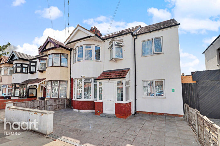 7 Bedroom End Of Terrace House For Sale In Southbourne Gardens, Ilford, IG1