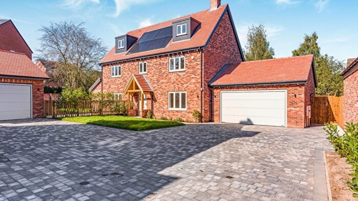 5 Bedroom Detached House For Sale In , Wharf Farm, Dickens Heath Road, B90