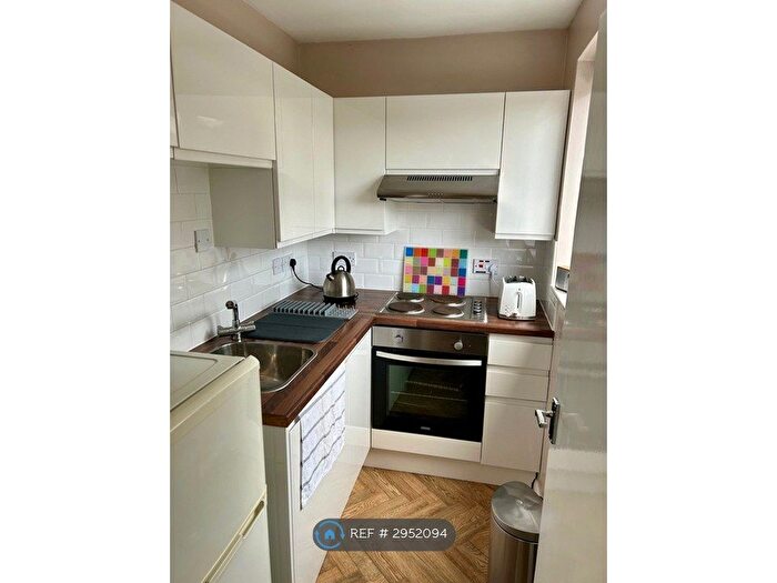 Studio To Rent In Tintern Avenue, Manchester, M20