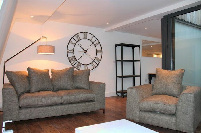 3 Bedroom Flat To Rent In New York Road, Leeds, West Yorkshire, Uk, LS2